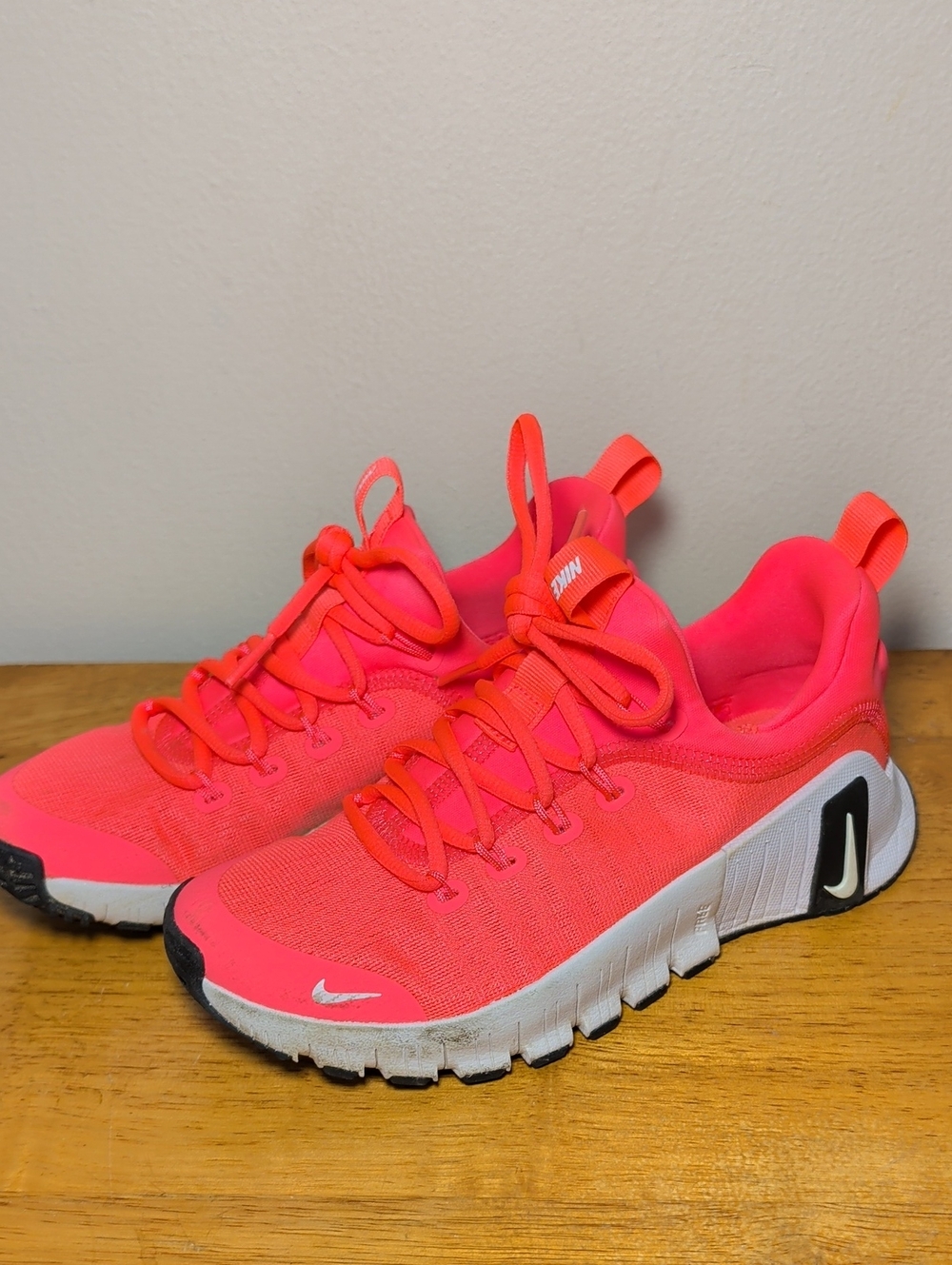 Nike Free Metcon 6 "Hot Punch" Sneakers Pink White Running Gym Women's Size 5.5